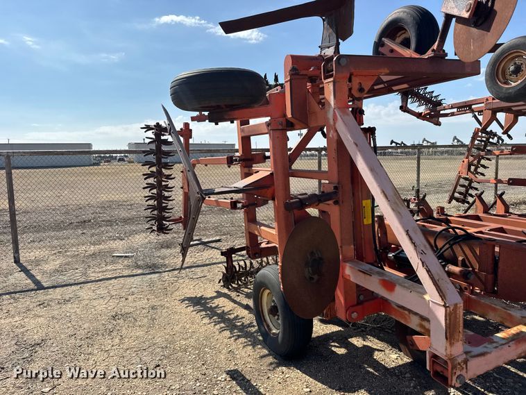 image for item FB6977 Sunflower 3671-35 sweep plow