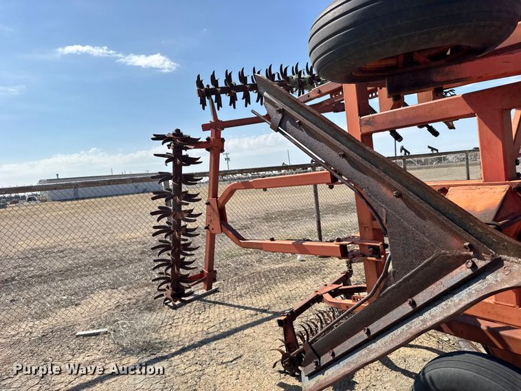 image for item FB6977 Sunflower 3671-35 sweep plow