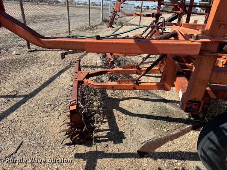 image for item FB6977 Sunflower 3671-35 sweep plow