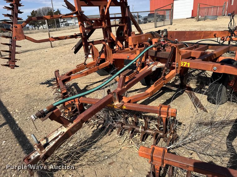 image for item FB6977 Sunflower 3671-35 sweep plow