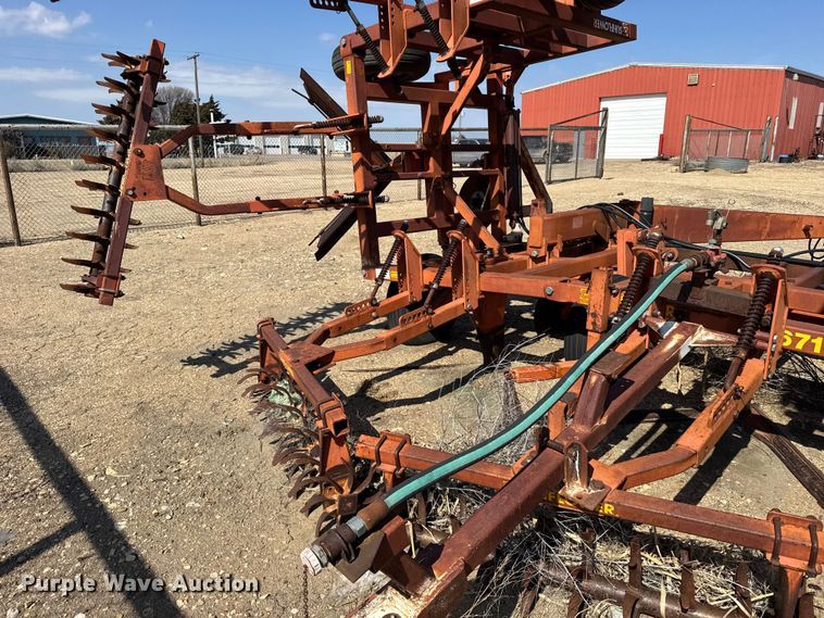 image for item FB6977 Sunflower 3671-35 sweep plow