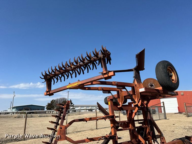 image for item FB6977 Sunflower 3671-35 sweep plow