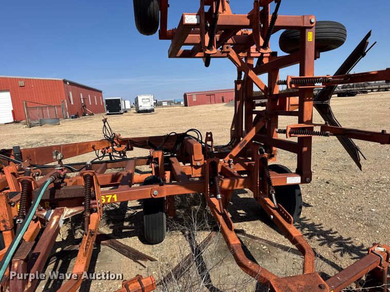 image for item FB6977 Sunflower 3671-35 sweep plow