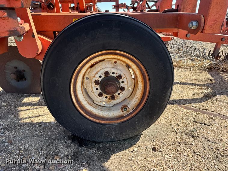 image for item FB6977 Sunflower 3671-35 sweep plow