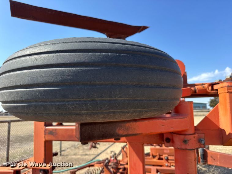 image for item FB6977 Sunflower 3671-35 sweep plow