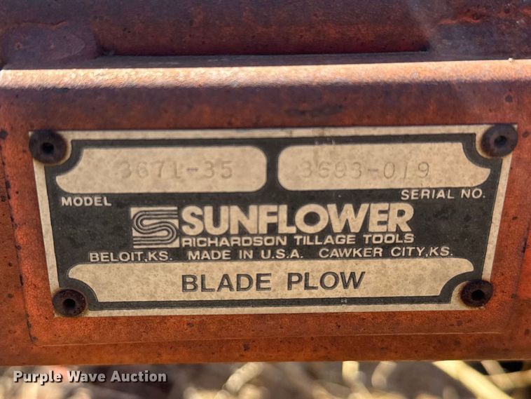 image for item FB6977 Sunflower 3671-35 sweep plow