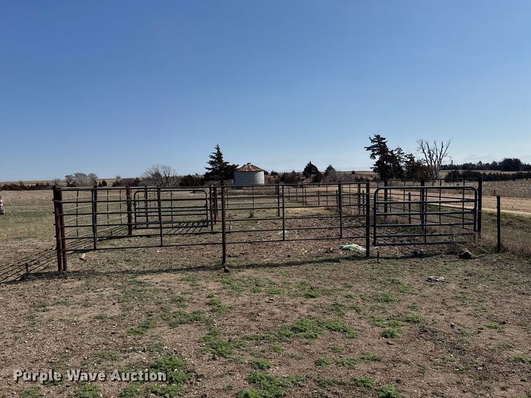 image for item FB6978 Cattle panels