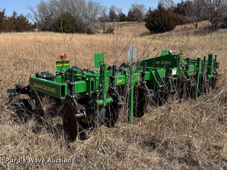 image for item FB6980 2015 John Deere 2100 in-line ripper