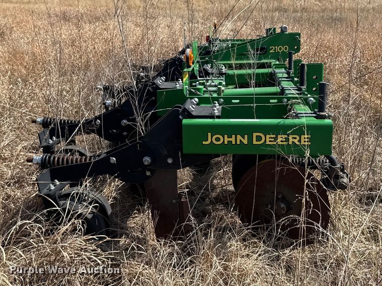 image for item FB6980 2015 John Deere 2100 in-line ripper