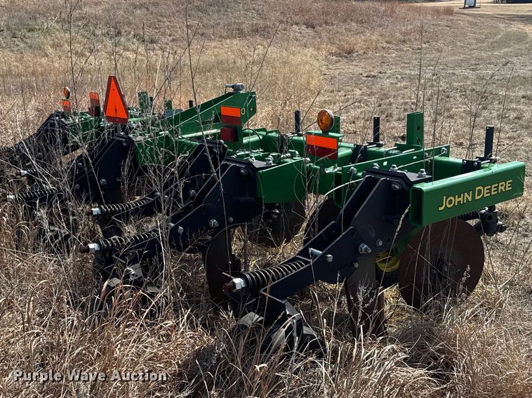 image for item FB6980 2015 John Deere 2100 in-line ripper