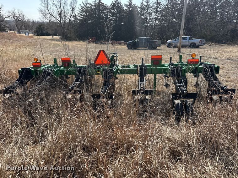 image for item FB6980 2015 John Deere 2100 in-line ripper