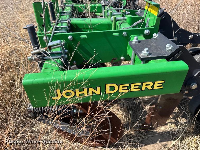 image for item FB6980 2015 John Deere 2100 in-line ripper