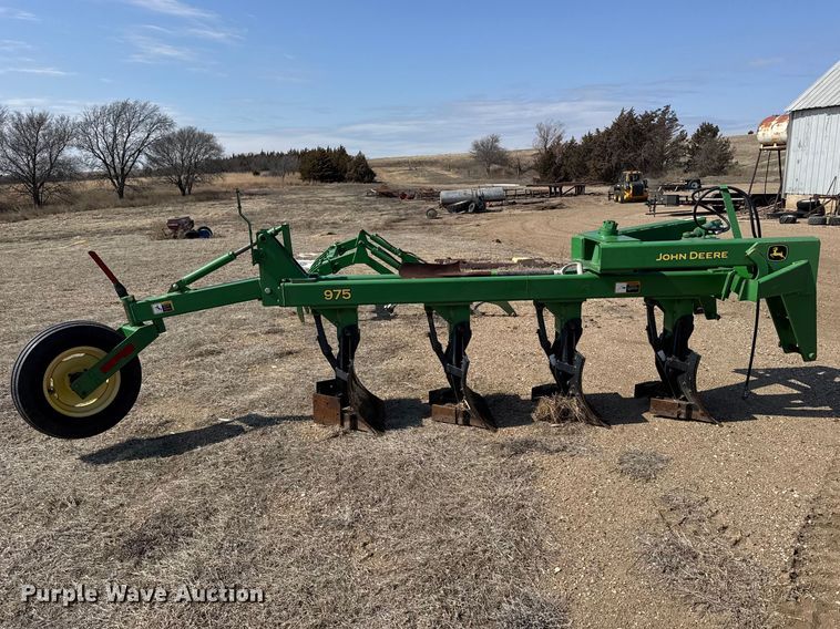 image for item FB6981 2013 John Deere 975 four bottom plow
