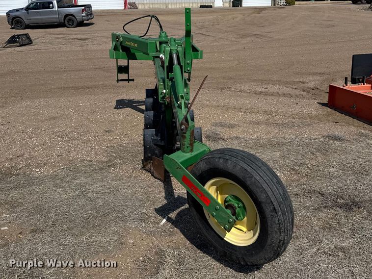 image for item FB6981 2013 John Deere 975 four bottom plow