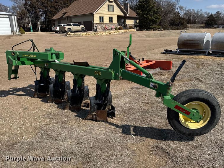 image for item FB6981 2013 John Deere 975 four bottom plow