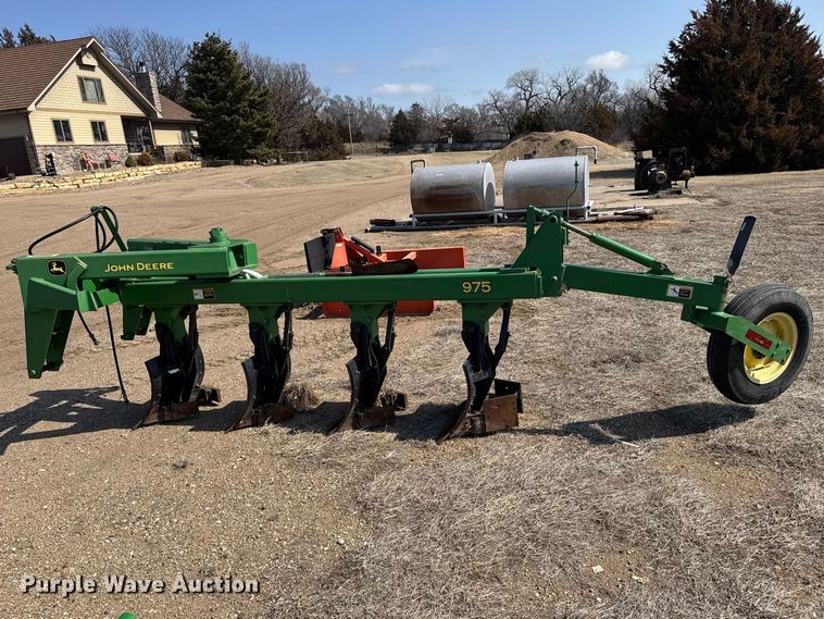 image for item FB6981 2013 John Deere 975 four bottom plow