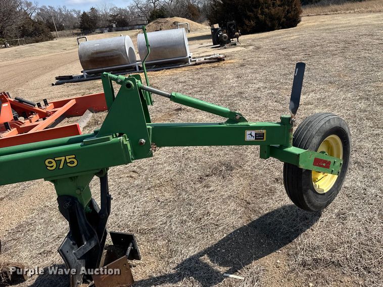 image for item FB6981 2013 John Deere 975 four bottom plow