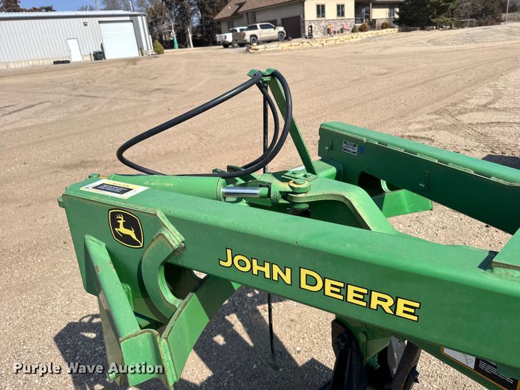 image for item FB6981 2013 John Deere 975 four bottom plow