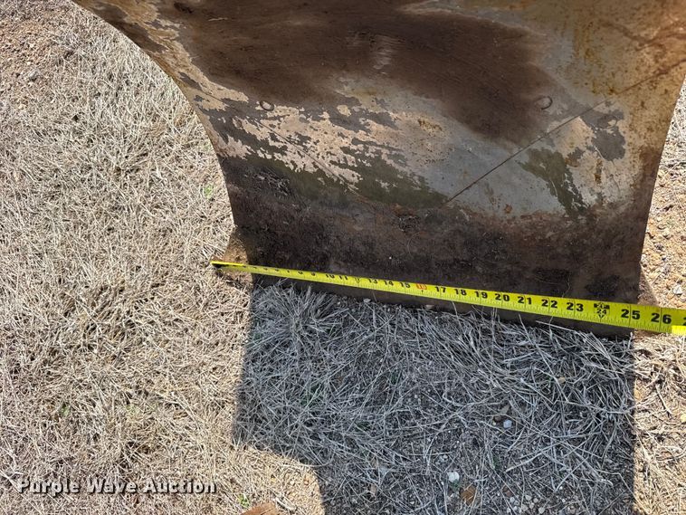 image for item FB6981 2013 John Deere 975 four bottom plow