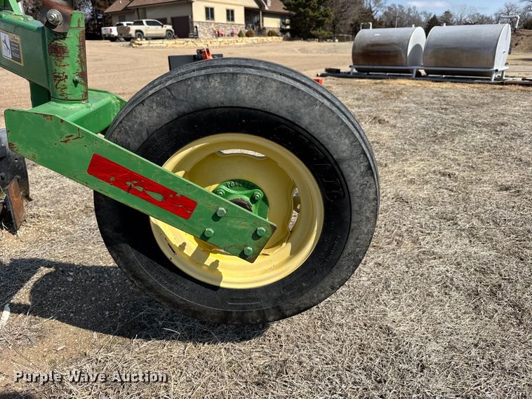 image for item FB6981 2013 John Deere 975 four bottom plow