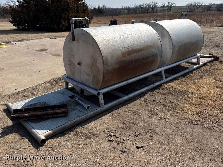 image for item FB6983 (2) fuel tanks