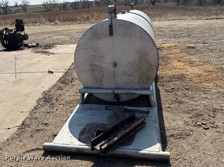 image for item FB6983 (2) fuel tanks