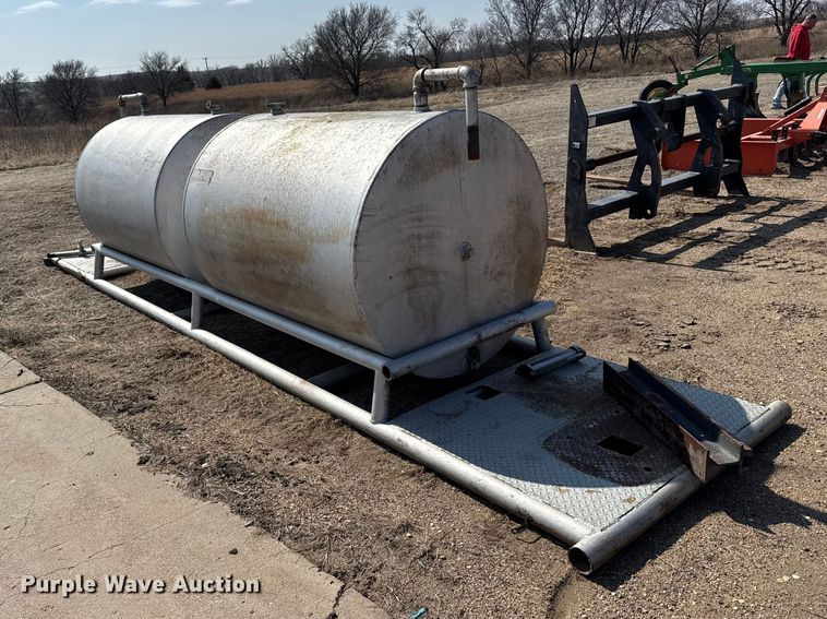 image for item FB6983 (2) fuel tanks