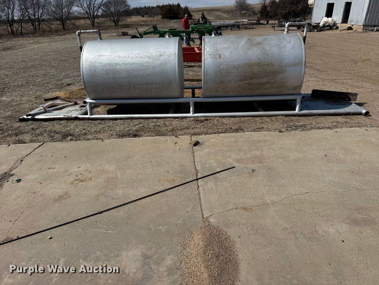 image for item FB6983 (2) fuel tanks