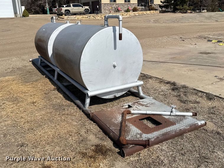 image for item FB6983 (2) fuel tanks