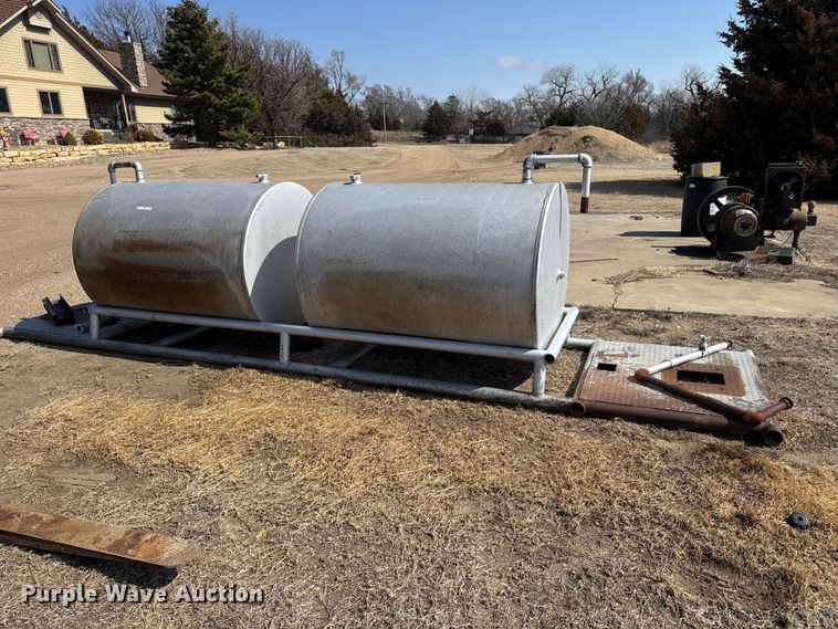 image for item FB6983 (2) fuel tanks