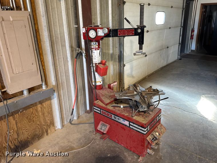 image for item FB7000 Coats RC-45 tire machine