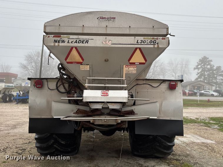 image for item FG0129 2004 International 7400 applicator truck