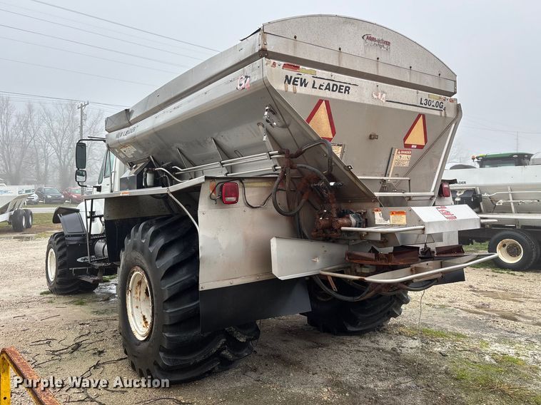 image for item FG0129 2004 International 7400 applicator truck