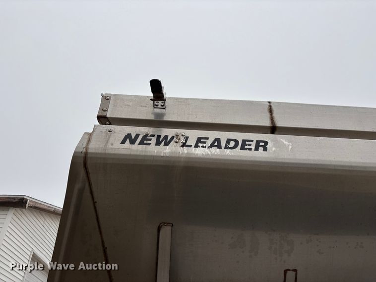 image for item FG0129 2004 International 7400 applicator truck