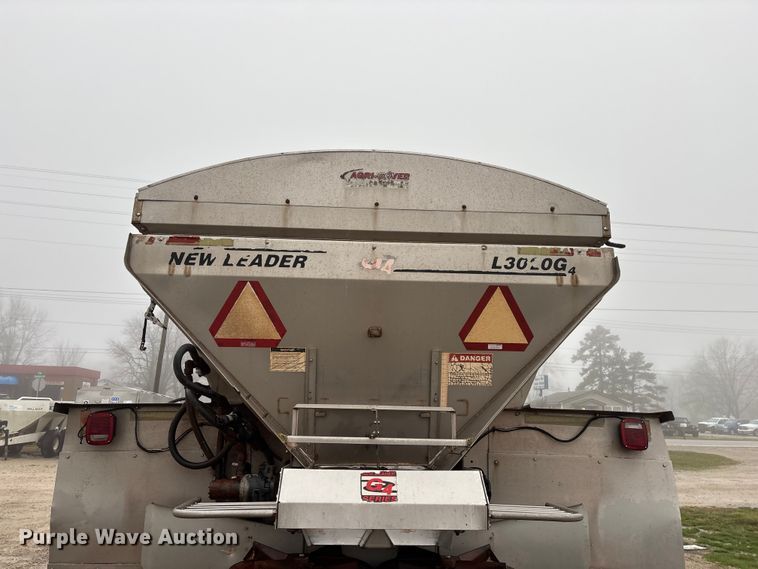 image for item FG0129 2004 International 7400 applicator truck