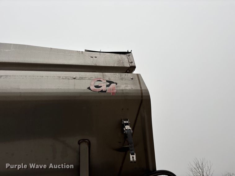 image for item FG0129 2004 International 7400 applicator truck