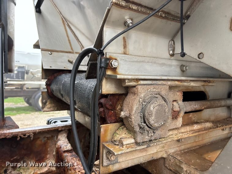 image for item FG0129 2004 International 7400 applicator truck