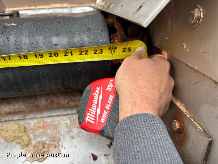 image for item FG0129 2004 International 7400 applicator truck