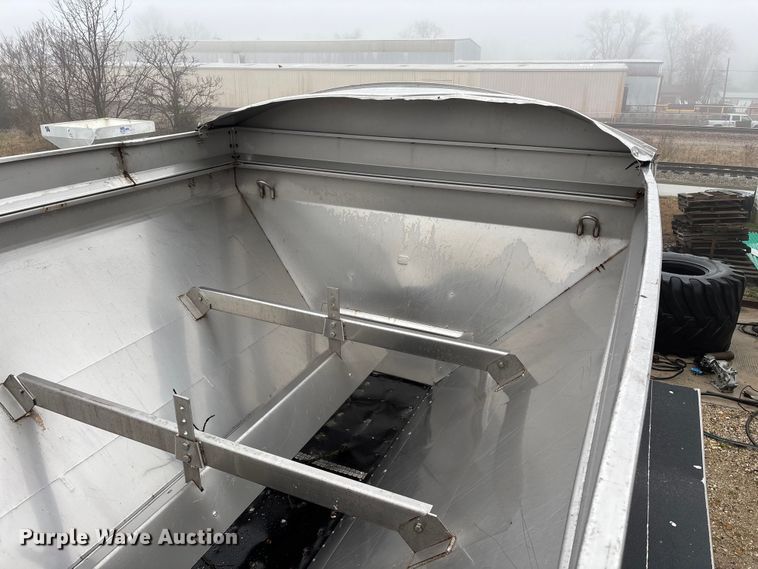 image for item FG0129 2004 International 7400 applicator truck