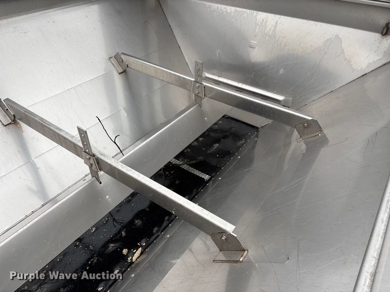 image for item FG0129 2004 International 7400 applicator truck