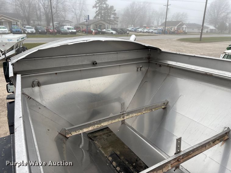 image for item FG0129 2004 International 7400 applicator truck