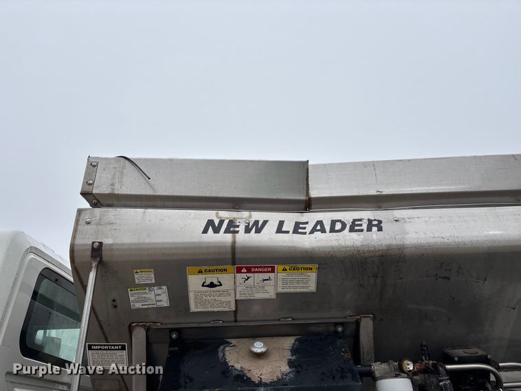 image for item FG0129 2004 International 7400 applicator truck