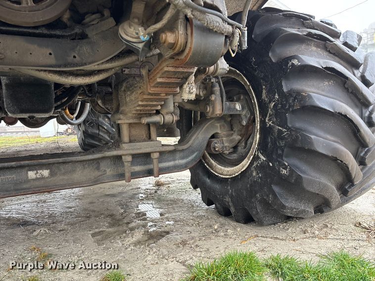 image for item FG0129 2004 International 7400 applicator truck