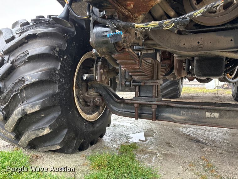 image for item FG0129 2004 International 7400 applicator truck