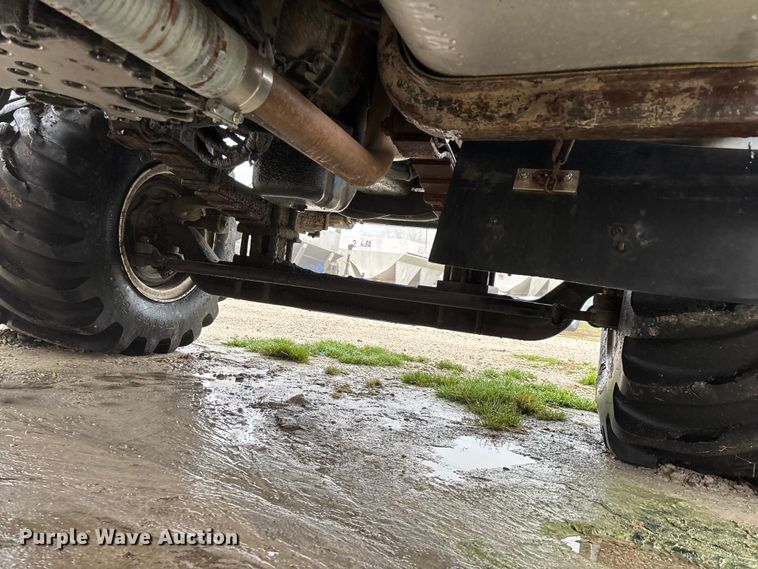 image for item FG0129 2004 International 7400 applicator truck