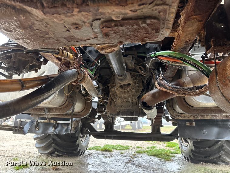 image for item FG0129 2004 International 7400 applicator truck