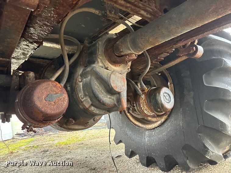 image for item FG0129 2004 International 7400 applicator truck