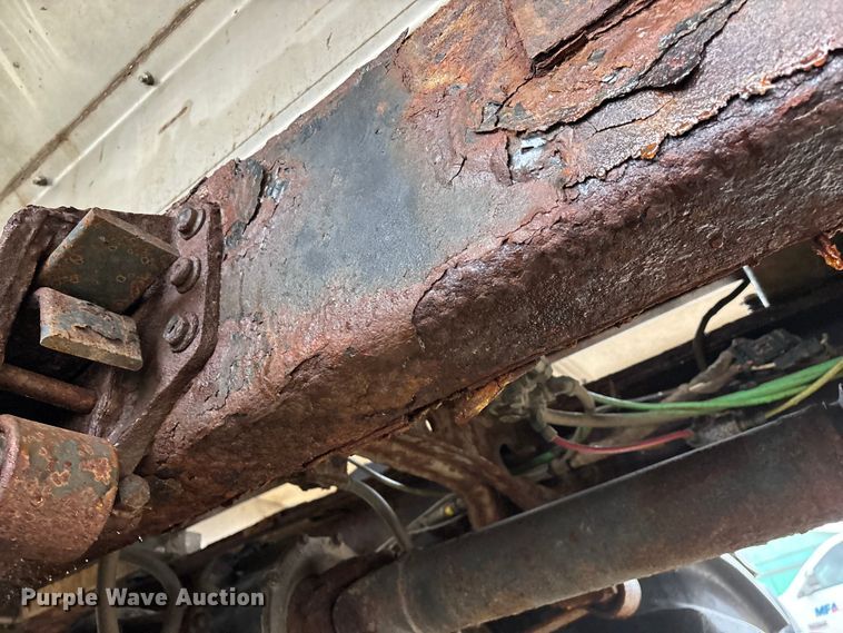 image for item FG0129 2004 International 7400 applicator truck