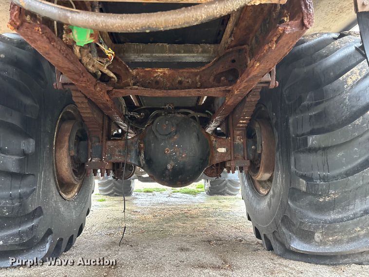 image for item FG0129 2004 International 7400 applicator truck