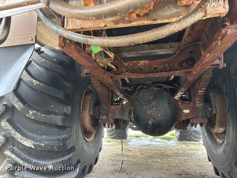 image for item FG0129 2004 International 7400 applicator truck